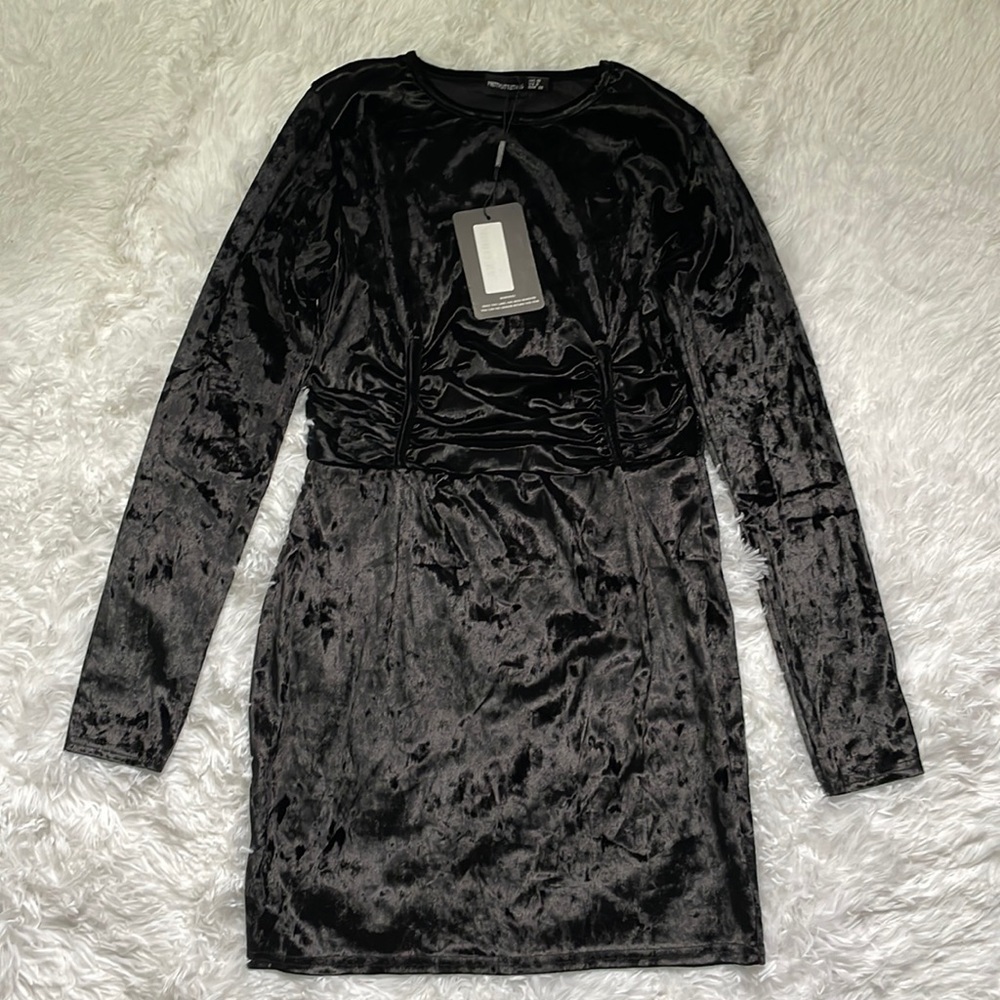 Black velvet women’s mini dress. Never worn. Size 6. PrettyLittleThing.